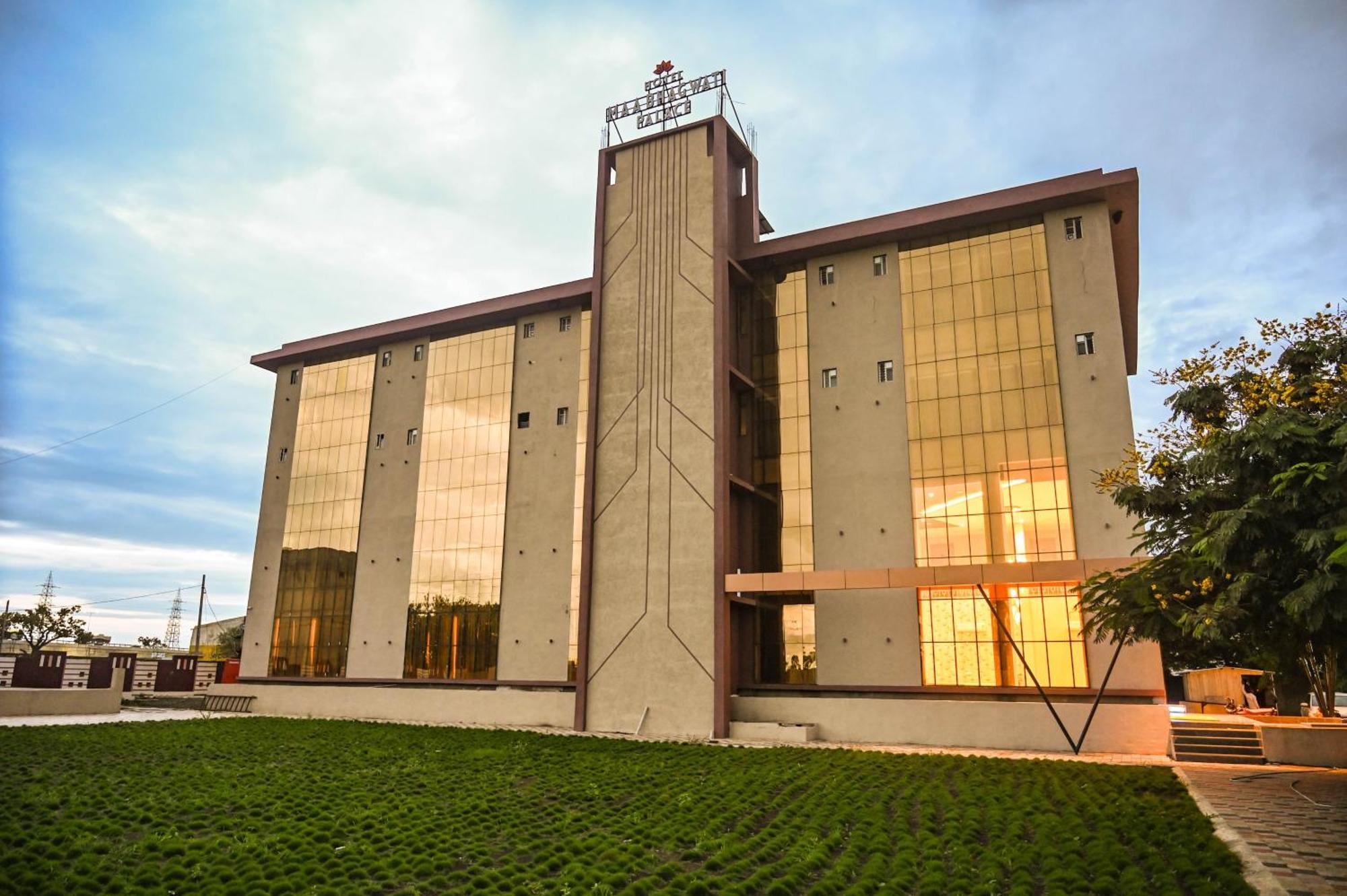 Hotel Maa Bhagwati Palace Khandwa Extérieur photo