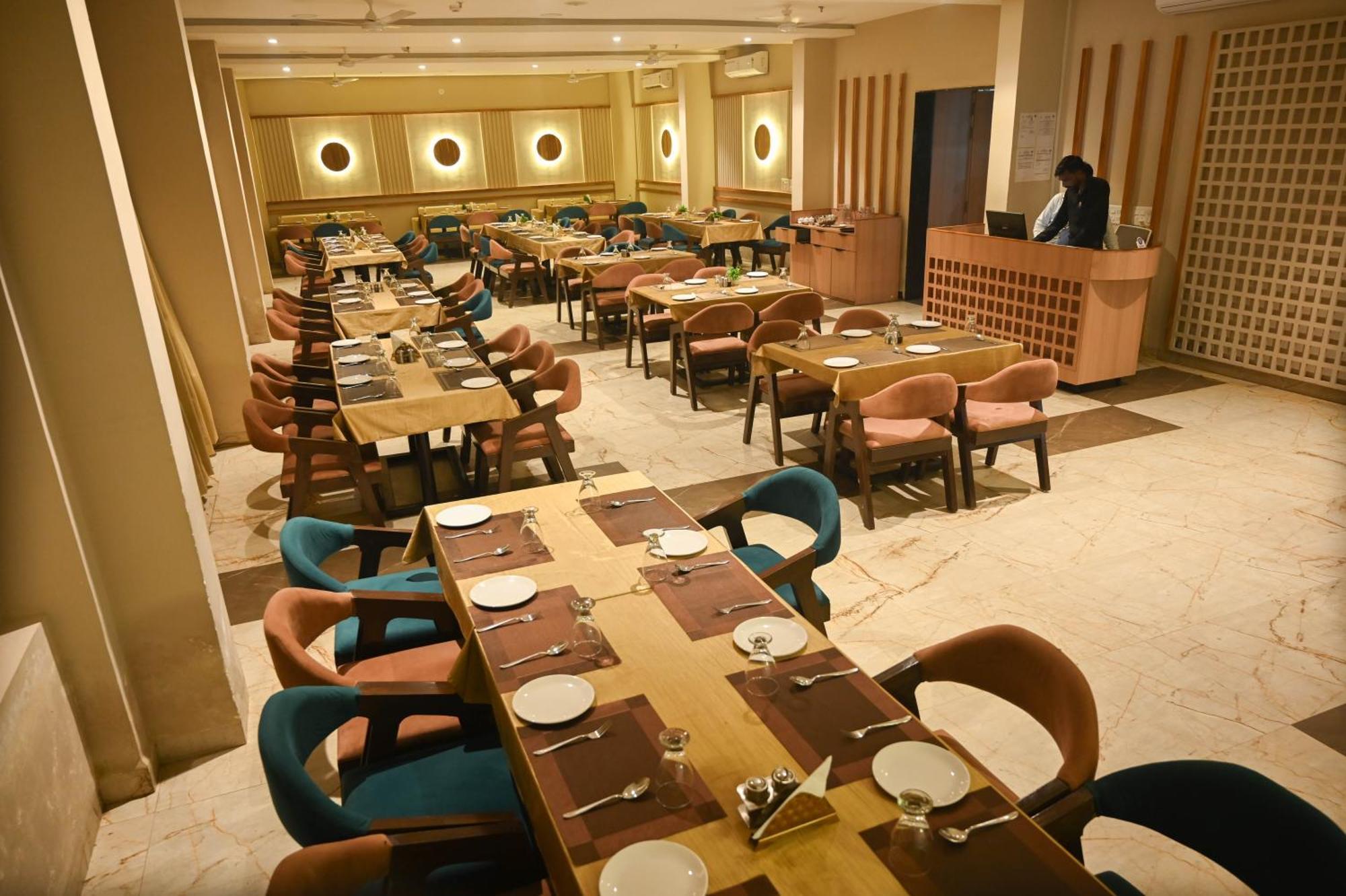 Hotel Maa Bhagwati Palace Khandwa Extérieur photo